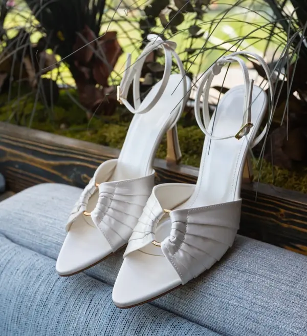Wow Shoes Сандали на ток Yavay Бели