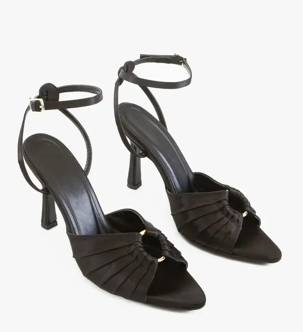 Wow Shoes Сандали на ток Yavay Черни