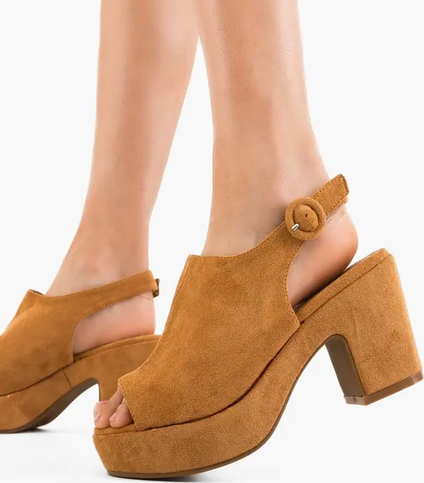 Ali Сандали на ток Yousuf Камел