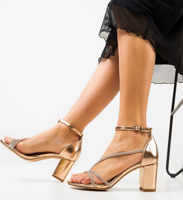 Mei Сандали на ток Yrene Розов