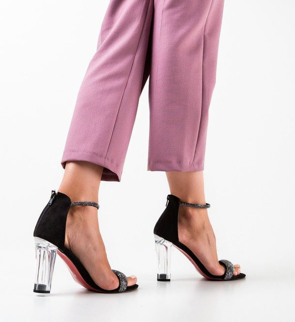 Udobni Сандали на ток Ytred Черни