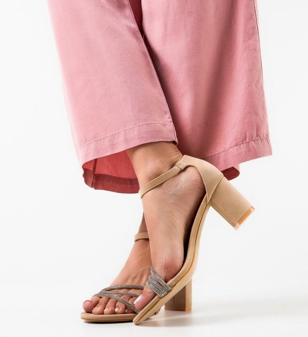 Hebe Сандали на ток Yunus Бежов