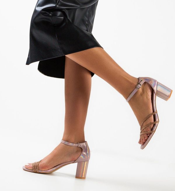 Hebe Сандали на ток Yunus Розов