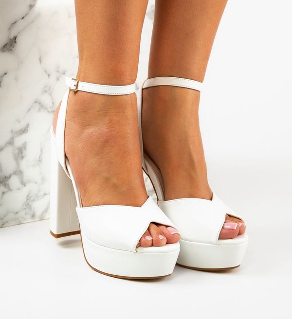 Ali Сандали на ток Yuuki Бели