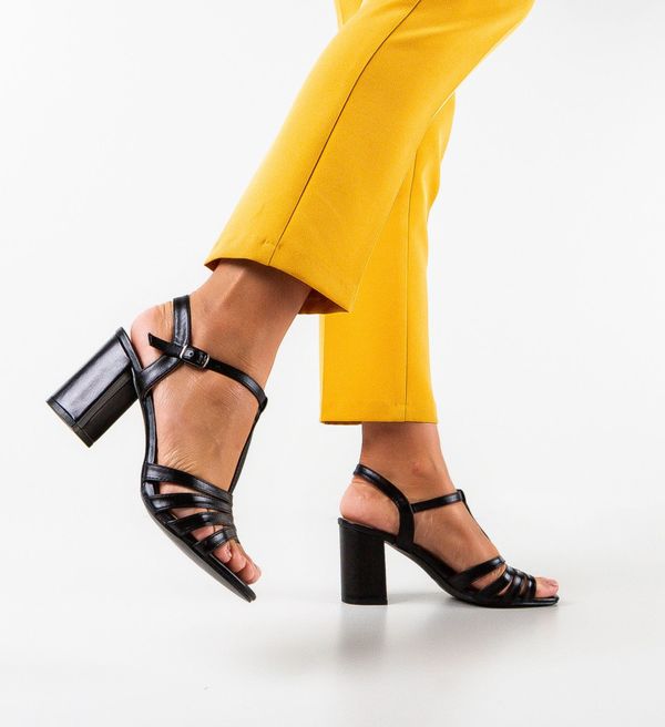 Angel Blue Сандали на ток Zakk Черни