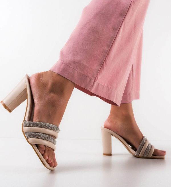 Ali Сандали на ток Zunaira Бежов