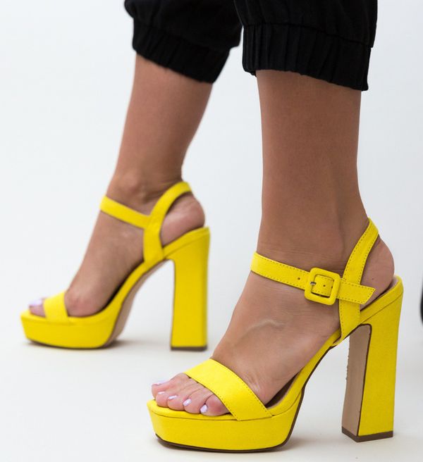 Botinelli Сандали Poste Жълти