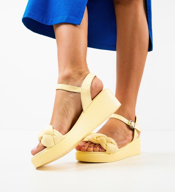 QING Сандали Roroz Жълти