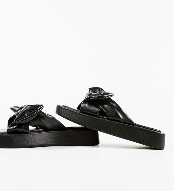 Ali Сандали Slavka Черни