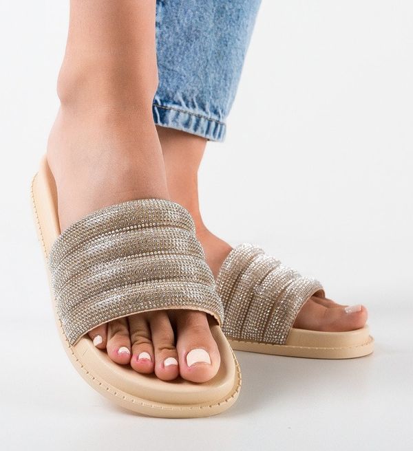 Ali Сандали Tang Бежов