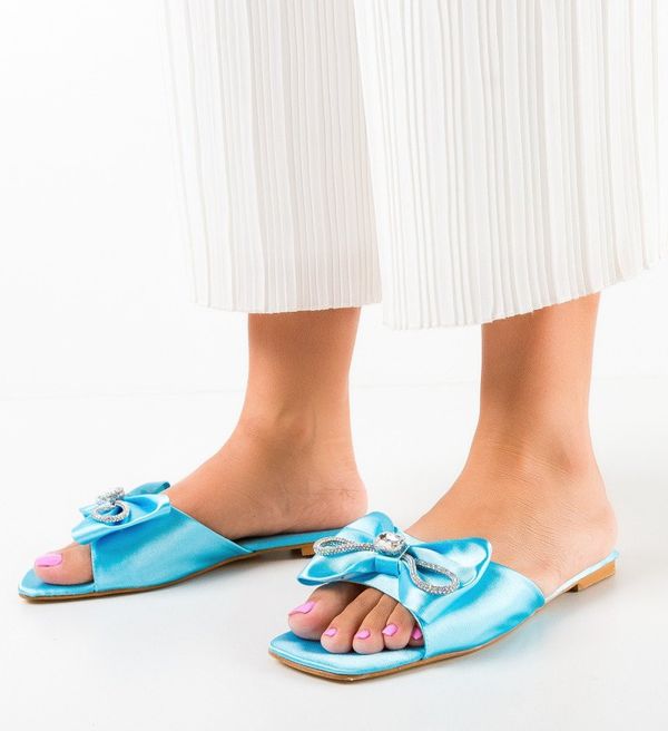 Udobni Сандали Tixe Сини