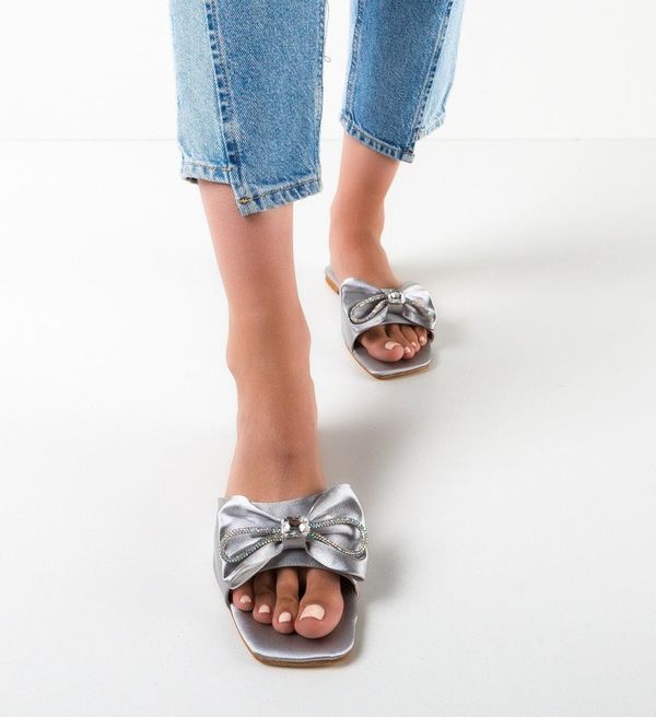 Udobni Сандали Tixe Сив