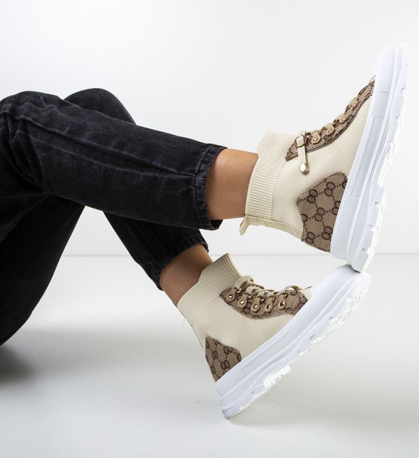 Ali Спортни Acevedo Бежов