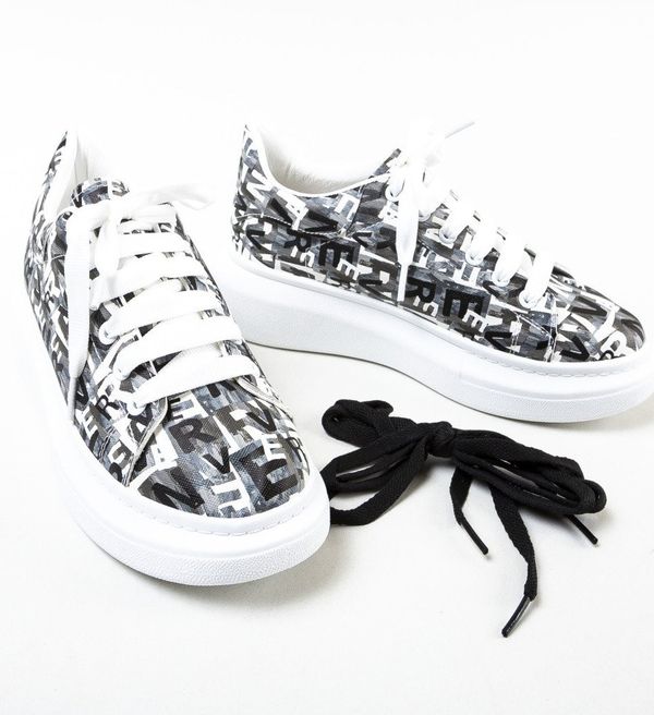 Maria Спортни Alfabet Черни