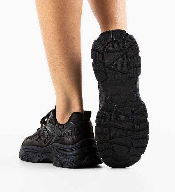 Carolie Спортни Casim Черни