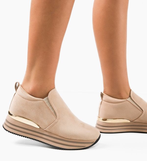 Ali Спортни Cassie Каки