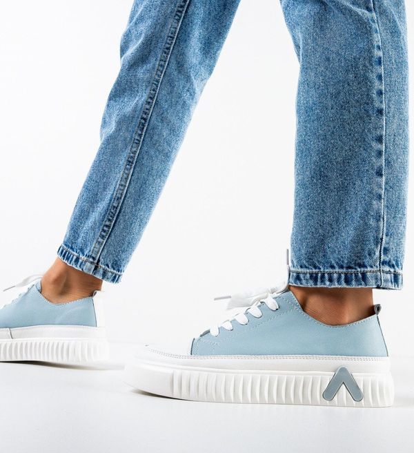 Angel Blue Спортни Colon Сини