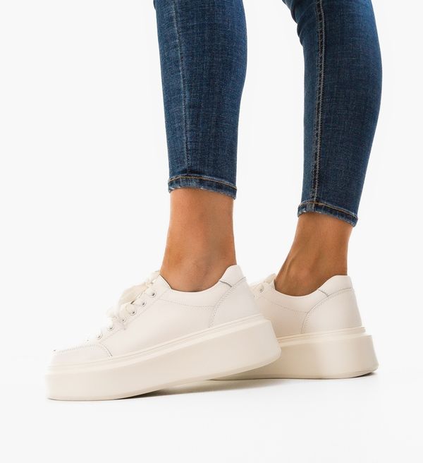 Angel Blue Спортни Etta Бели