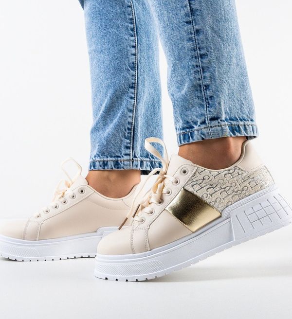 Ali Спортни Fannie Бежов