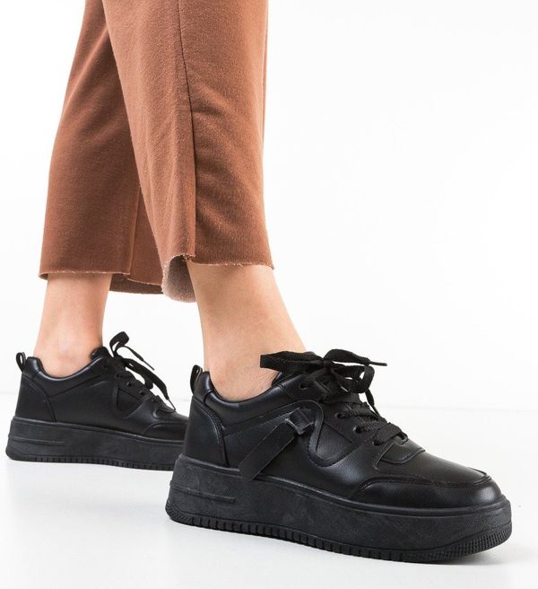 Maria Спортни Fisire Черни