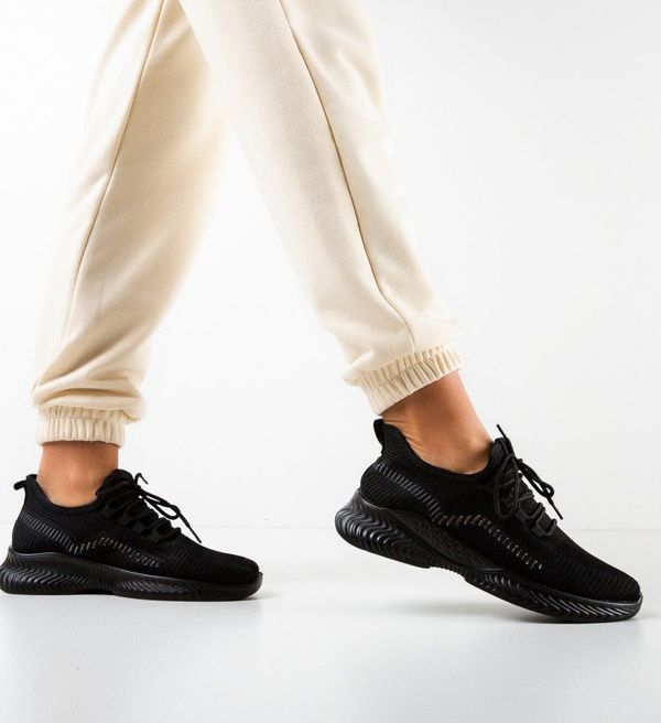 Udobni Спортни Gestin Черни