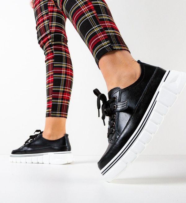 Angel Blue Спортни Holman Черни