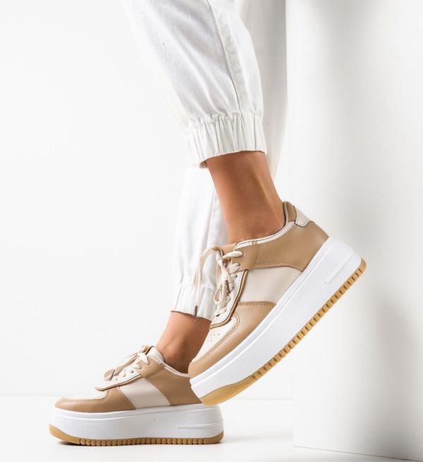 Ali Спортни Hughes Бежов