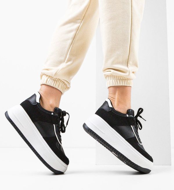 Ali Спортни Hughes Черни