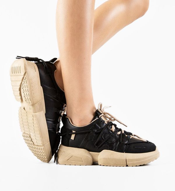 Ali Спортни John Черни