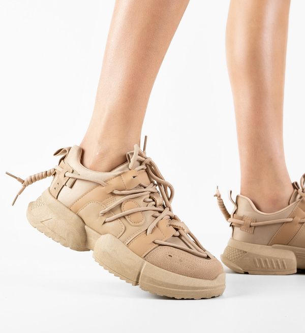 Ali Спортни John Каки