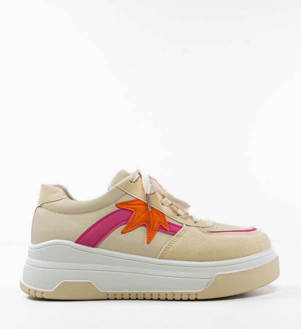 Ali Спортни Kacie Бежов