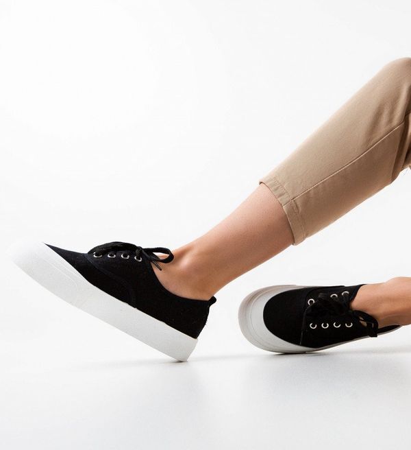 Maria Спортни Karmen Черни