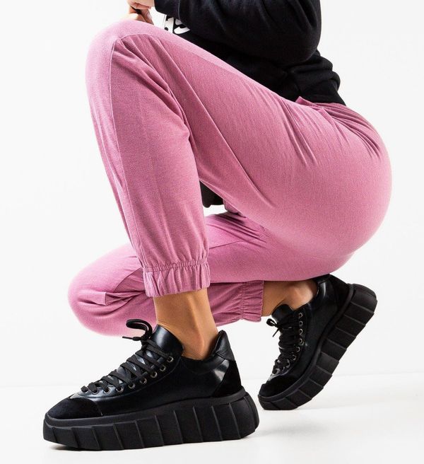 Udobni Спортни Kassandra Черни