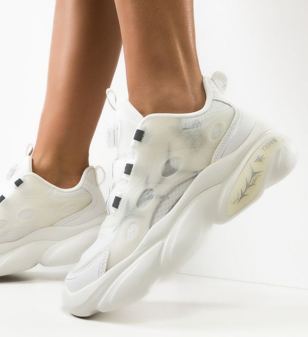 Mei Спортни Kay Бели