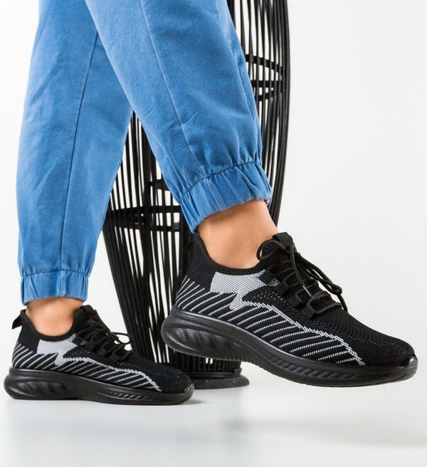 Udobni Спортни Klandie Черни