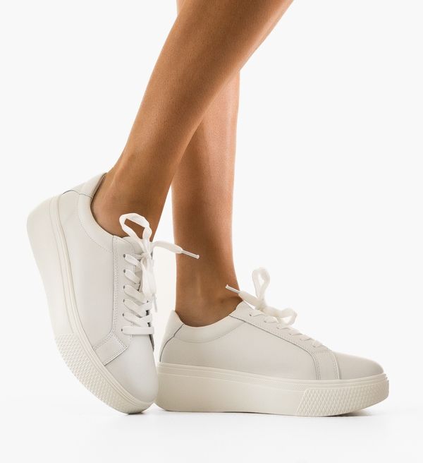 Angel Blue Спортни Korso Бели