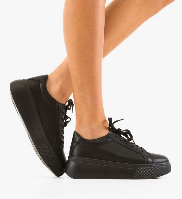 Angel Blue Спортни Korso Черни