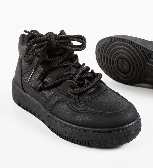 Maria Спортни Leonel Черни