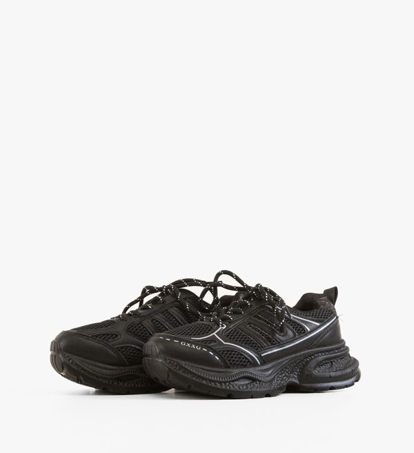 Maria Спортни Maia Черни