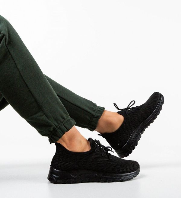 Zoha Спортни March Черни