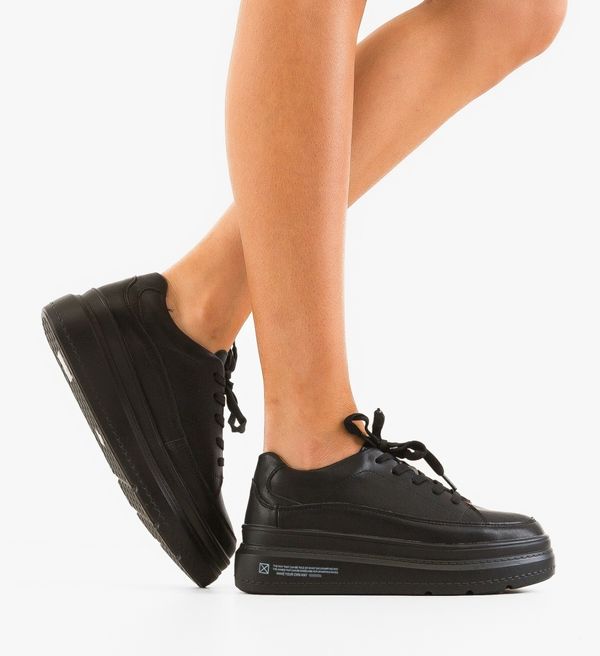 Angel Blue Спортни Moon Черни