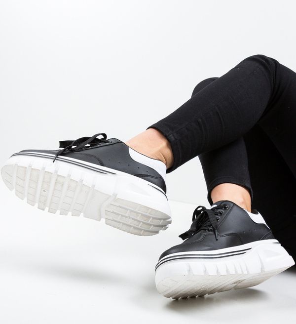 Botinelli Спортни обувки Aiys Черни