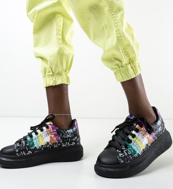 Maria Спортни обувки Ebona Черни