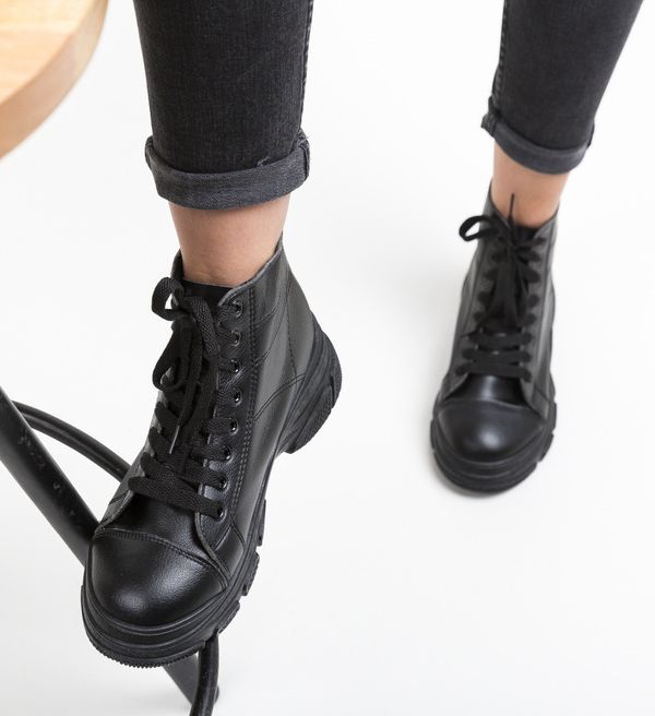 Maria Спортни обувки Popicko Черни