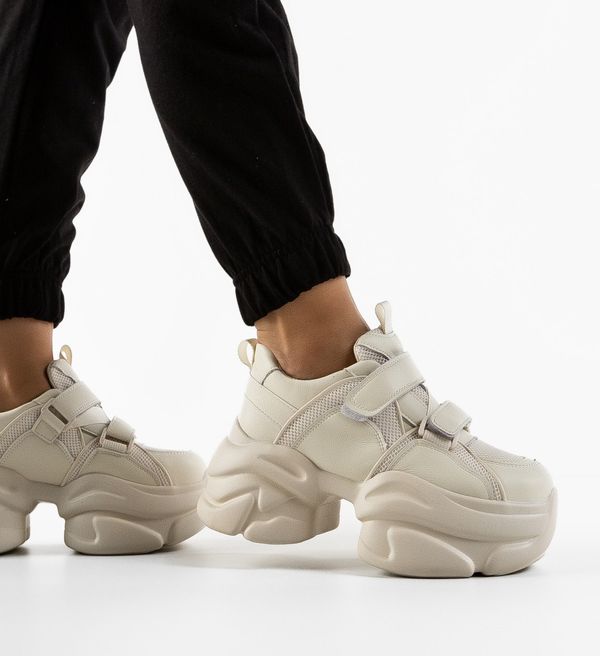 Mei Спортни Oerla Бели