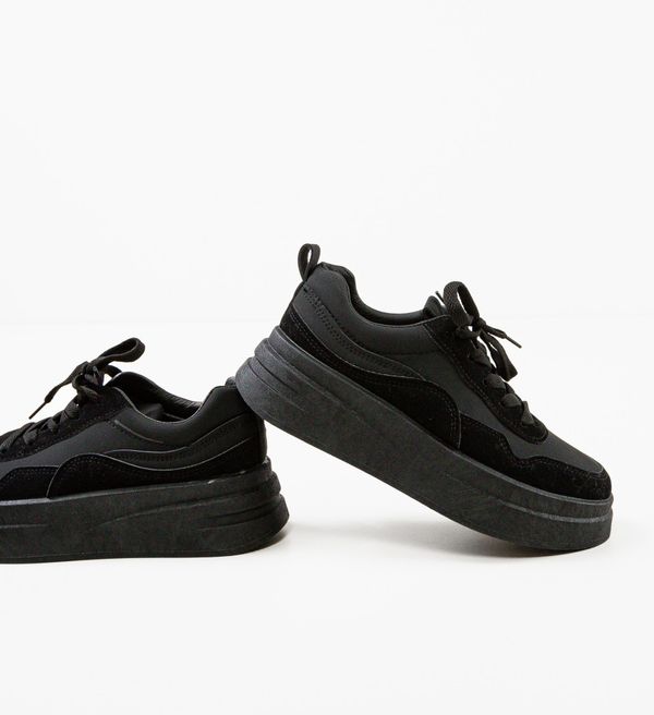 Maria Спортни Oradela 2 Черни