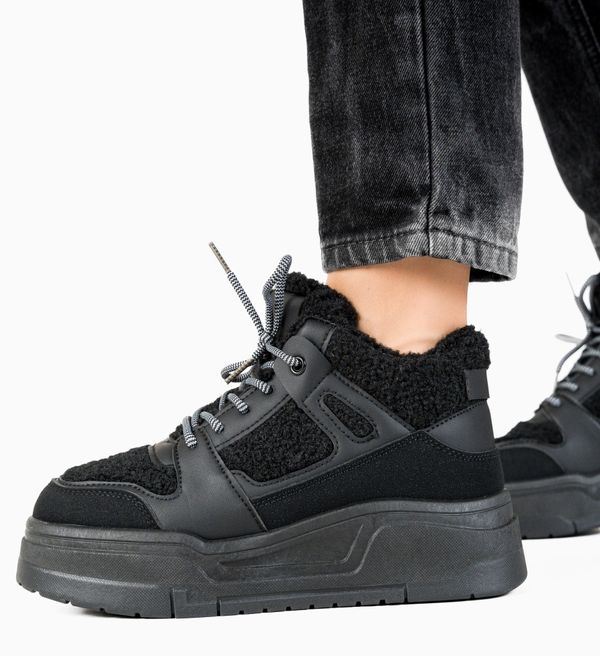 Maria Спортни Pupujen Черни