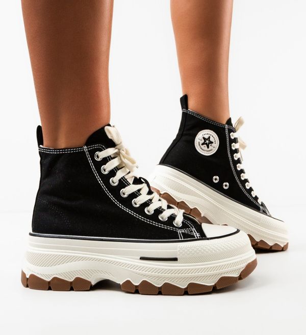 Maria Спортни Puss Черни