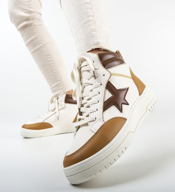 Ali Спортни Rafe Бежов