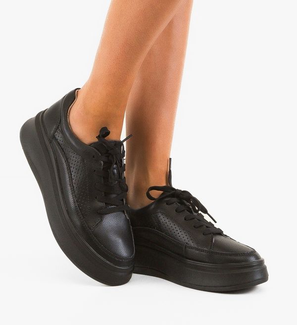 Angel Blue Спортни Ronda Черни